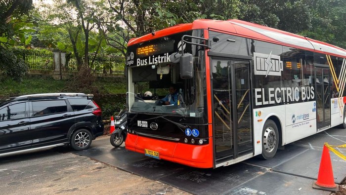 Layanan TransJakarta di Lenteng Agung Kembali Normal Setelah Penanganan Jalan Amblas Rampung