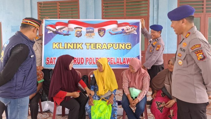 Polda Riau Lewat Program JALUR Jangkau Pelosok Pelalawan, Salurkan Bantuan untuk Anak Yatim