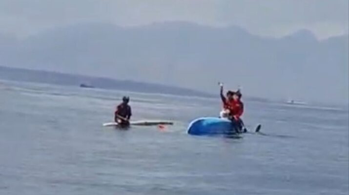 Perahu Ojek Terbalik di Selat Bali usai Dihantam Gelombang Tinggi, Cuaca Ekstrem Jadi Pemicu